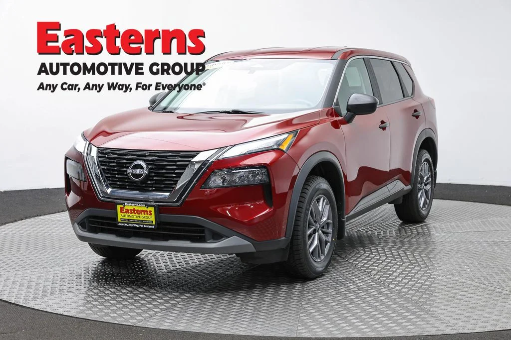 Used 2023 Red Nissan S image 1