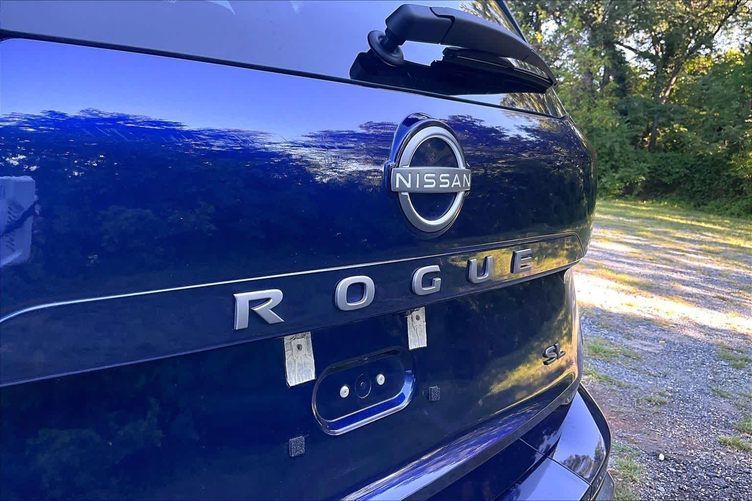 Used 2026 Deep Ocean Blue Pearl Nissan SL image 10