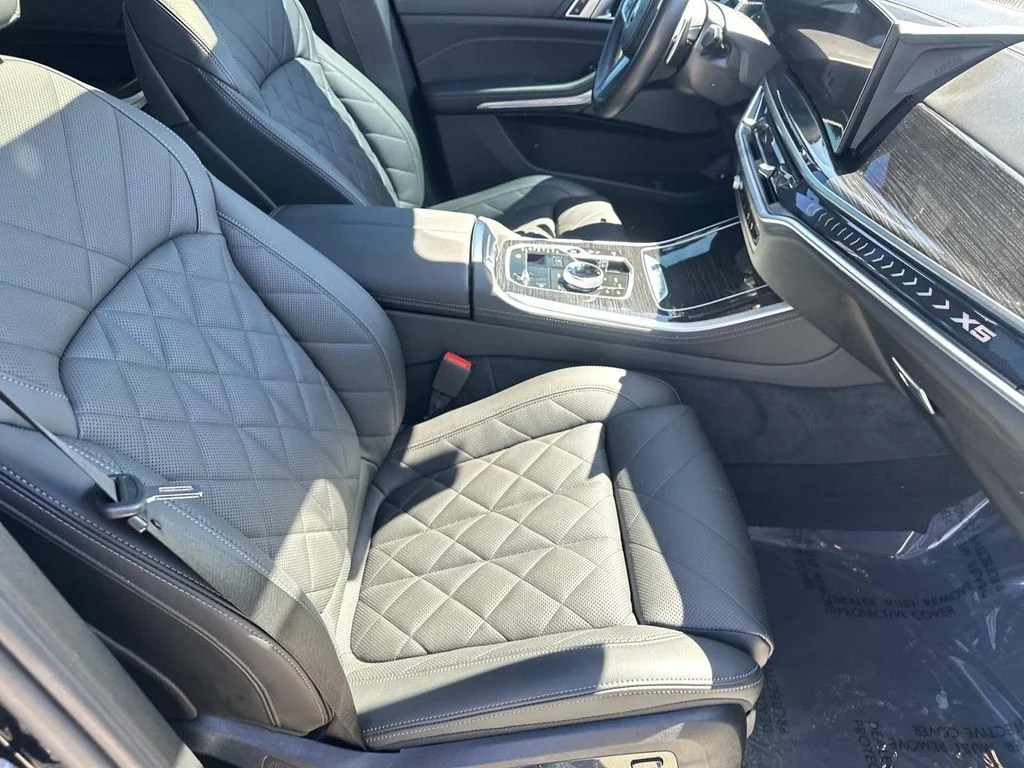 Used 2025 Black BMW xDrive50e image 13