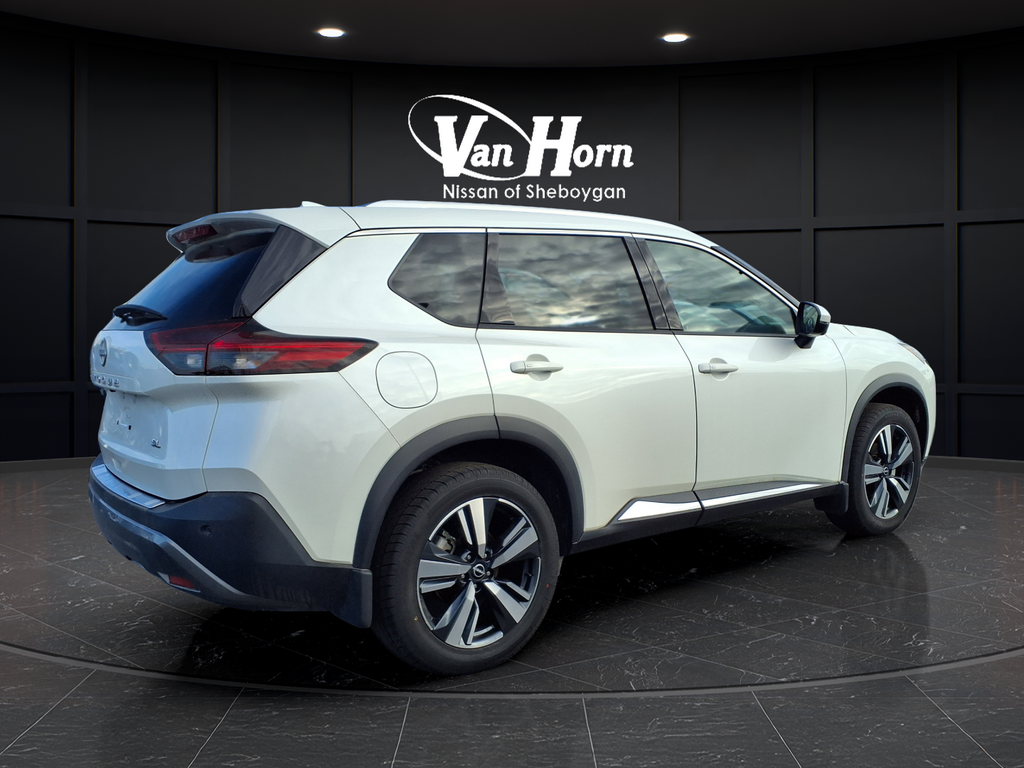 Used 2022 Pearl White Tricoat Nissan SL image 3