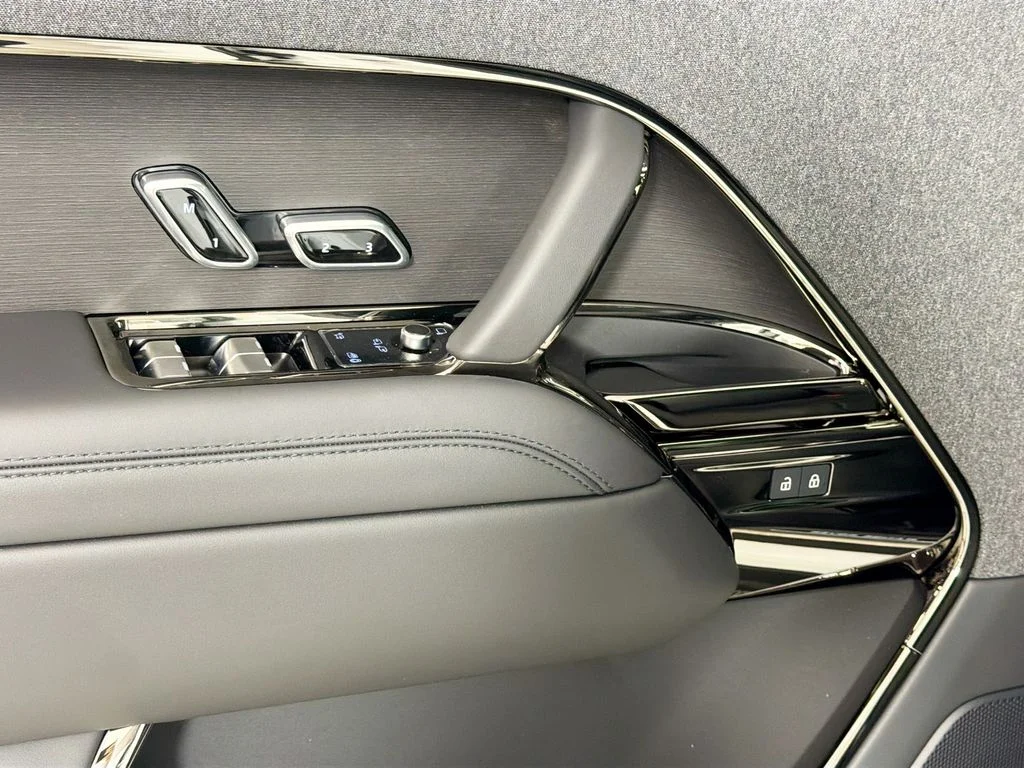 New 2026 Fuji White Land Rover Dynamic SE image 18