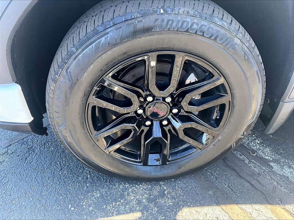 Used 2023 White GMC Elevation image 7