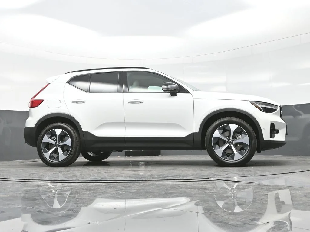 2026 Volvo XC40 Plus - Photo 15