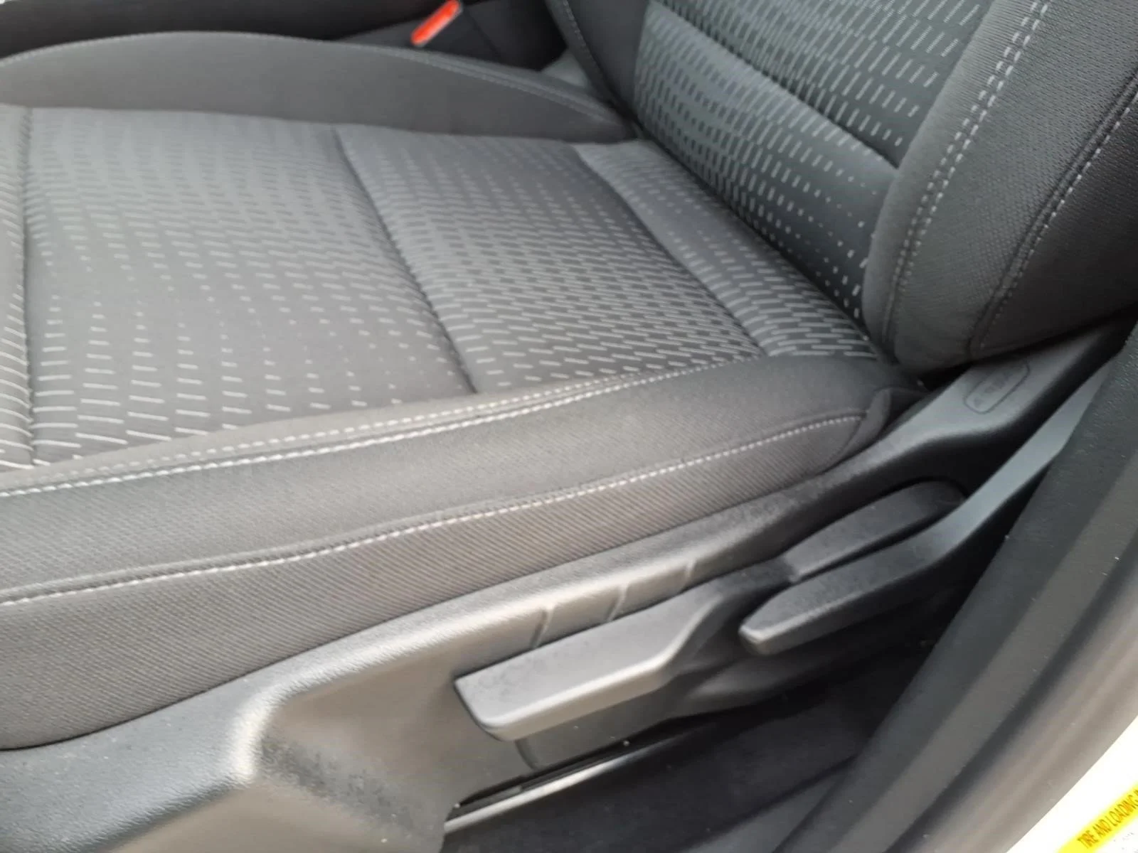 Used 2025 Summit White Chevrolet LT image 17