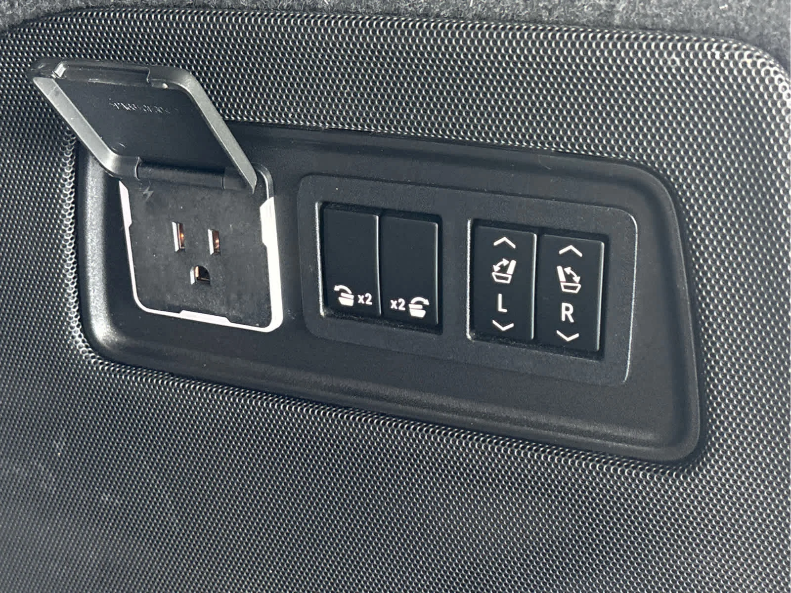 Used 2022 Black Raven Cadillac Premium Luxury image 31