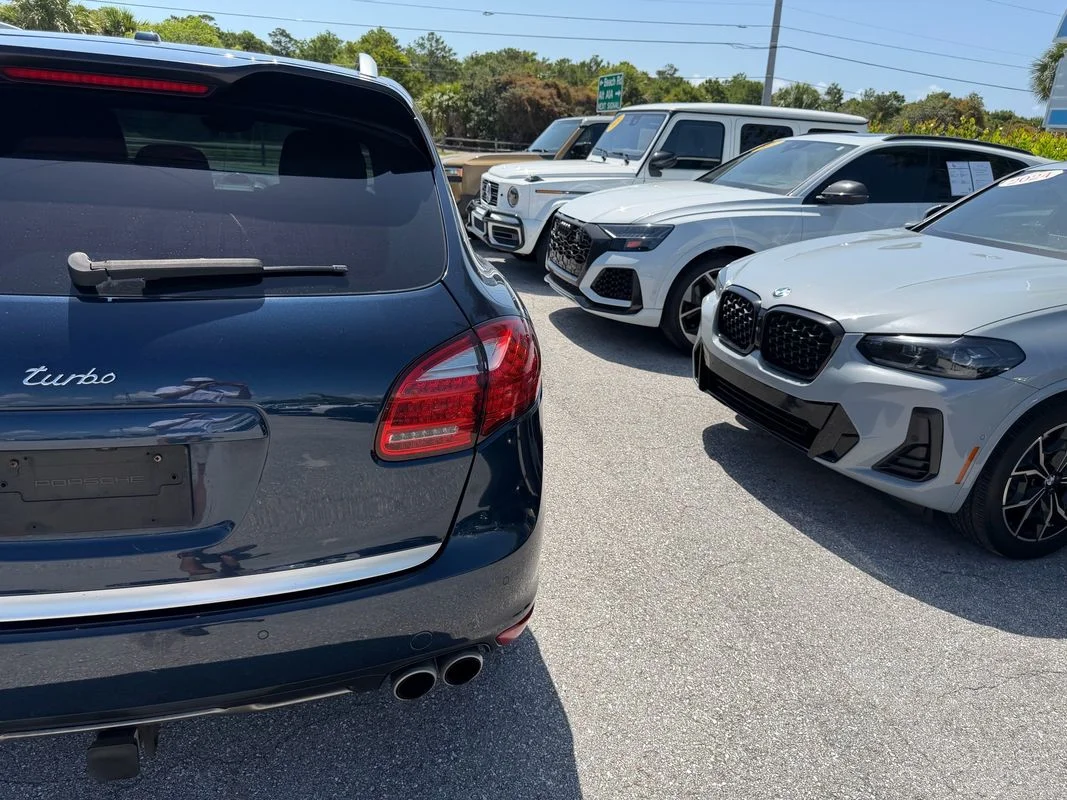 Used 2012  Porsche Turbo image 11