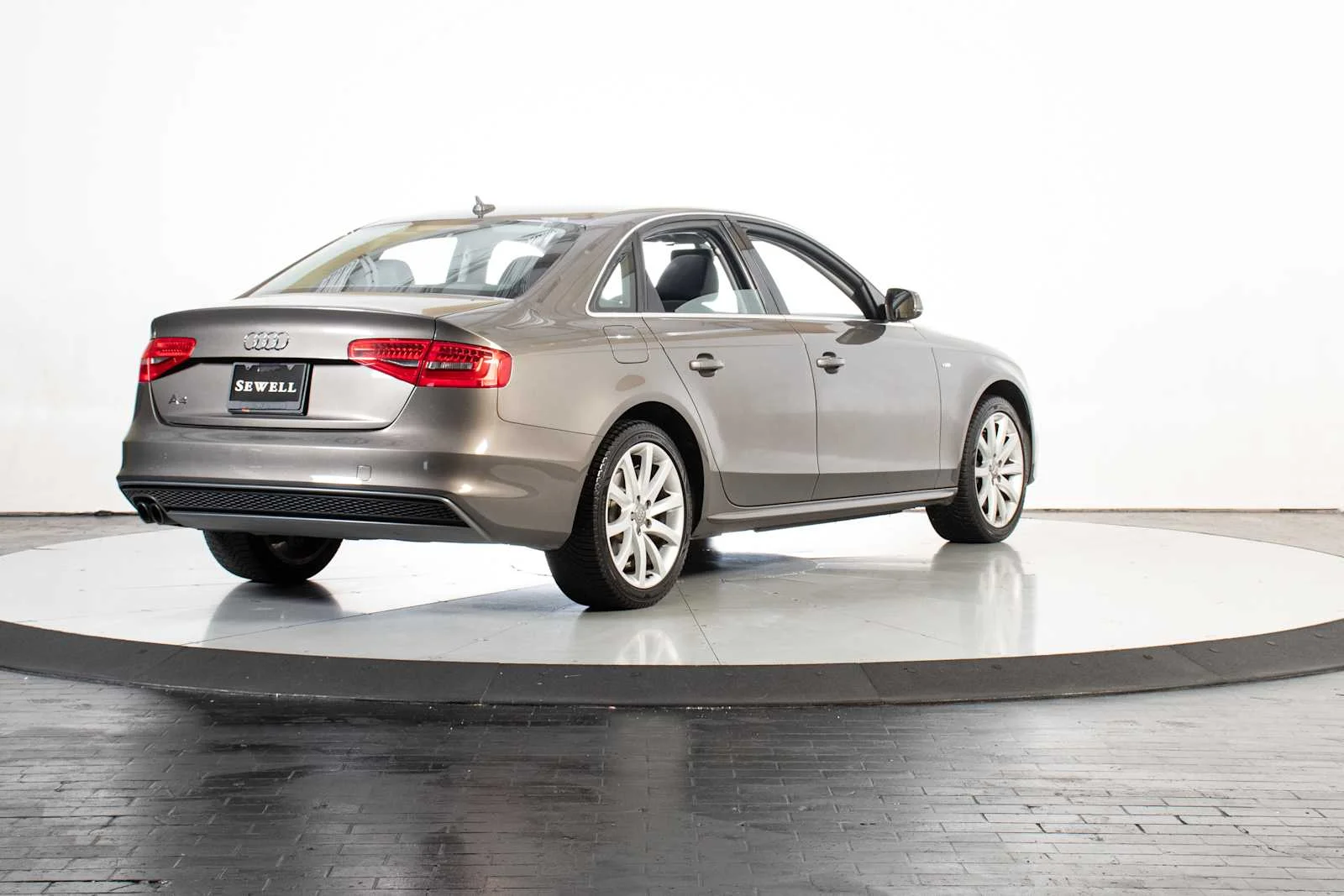 Used 2014 Monsoon Gray Metallic Audi Premium image 6