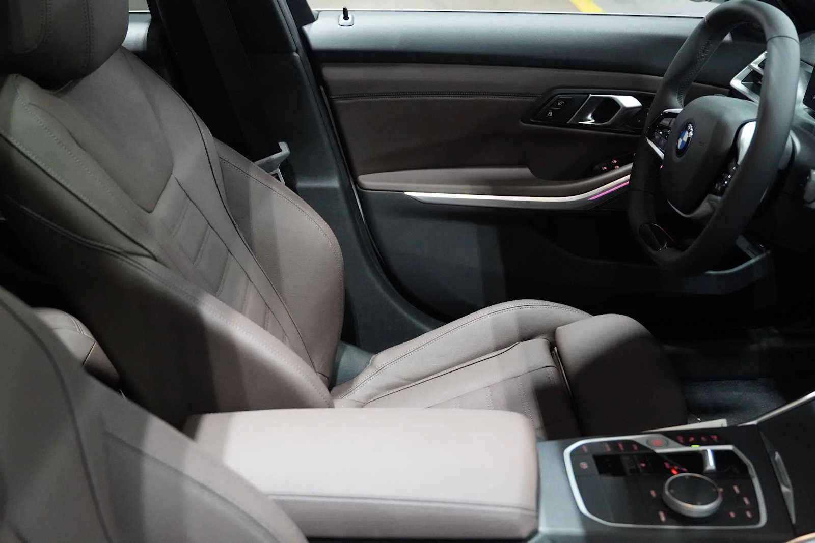 New 2026 Mineral White Metallic BMW 330i image 11