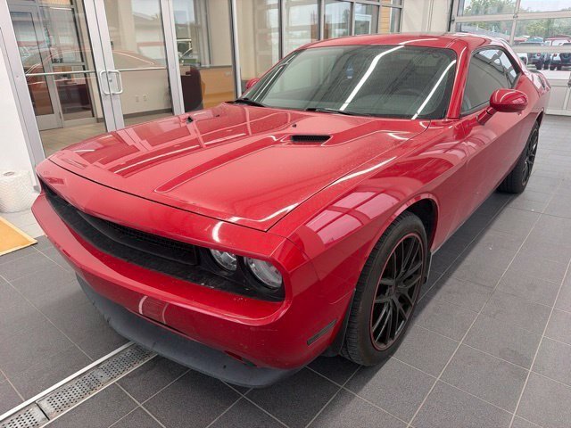 Used 2011 Redline 3 Coat Pearl Dodge  image 2