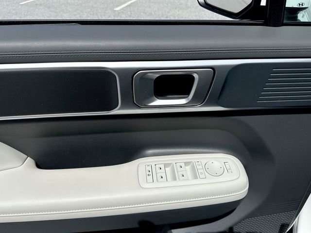 Used 2024 White Hyundai SEL image 13