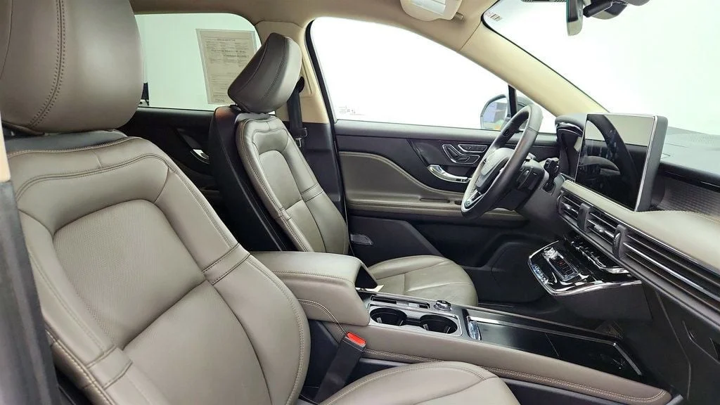Used 2023 Pristine White Metallic Tri-Coat Lincoln Standard AWD w/ Equipment Group 101A and Co-Pilot360 Vision image 25