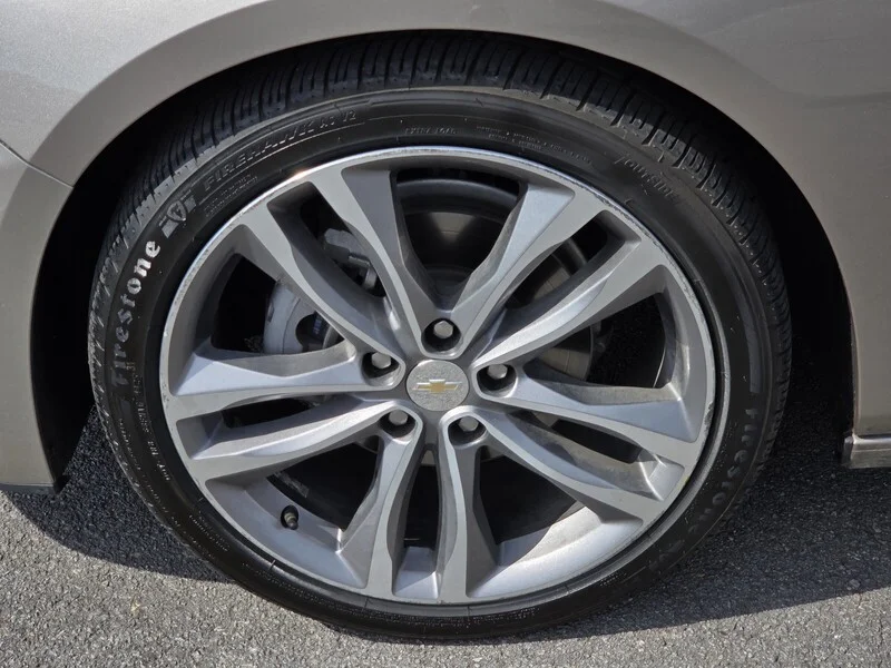 Used 2024 Mineral Gray Metallic CHEVROLET LT image 19