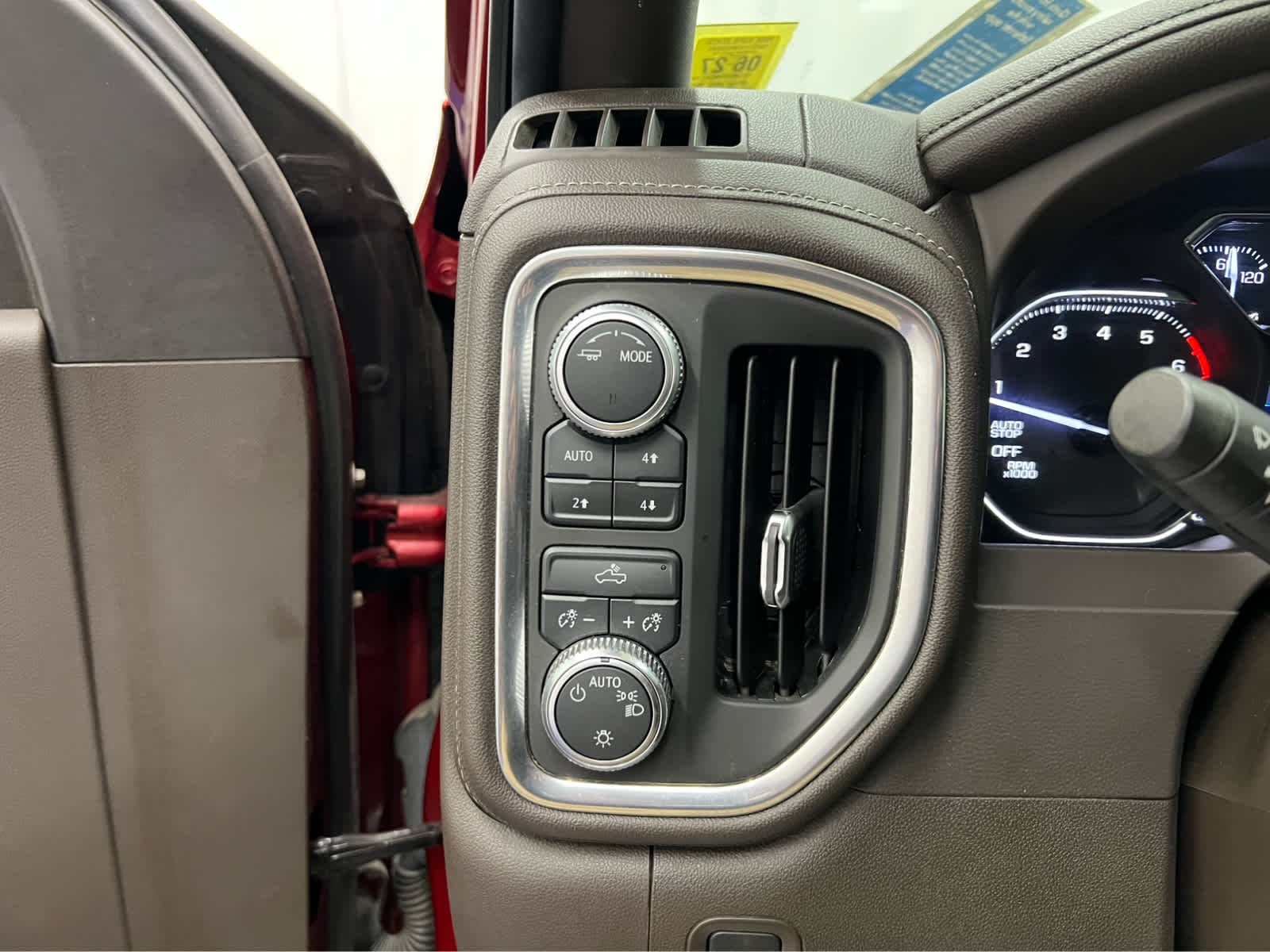 Used 2021 Cayenne Red Tintcoat GMC SLE image 18