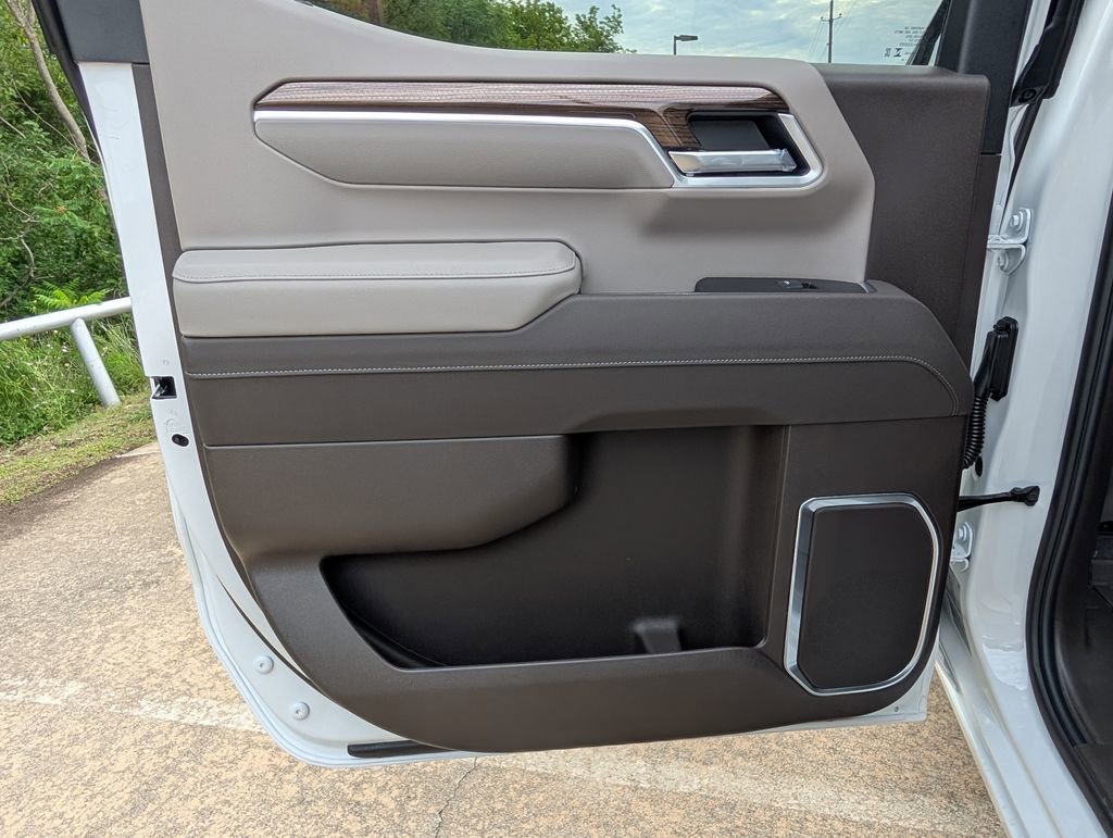 New 2026 Summit White Chevrolet LT image 8