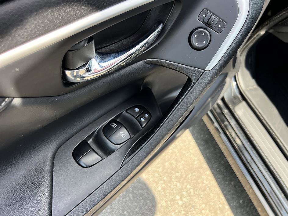 Used 2018 Super Black Nissan 2.5 SL image 20