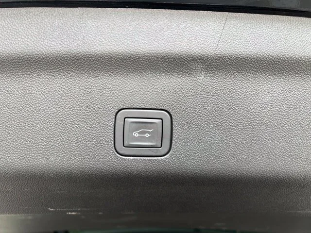 2025 GMC Yukon AT4 Ultimate - Photo 41