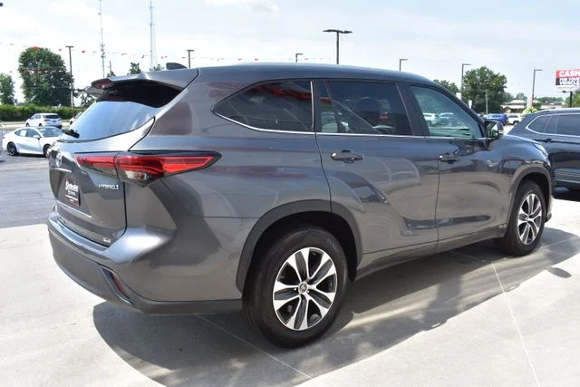 Used 2023 Gray Toyota XLE image 5