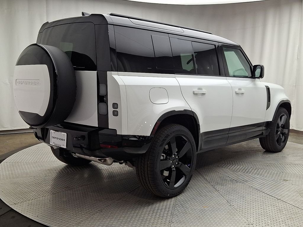 New 2026 Fuji White Land Rover X-Dynamic SE image 3