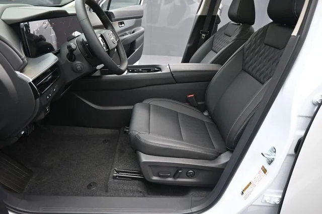 New 2026 White Nissan Platinum image 30