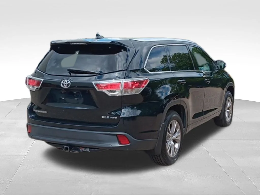 Used 2015 Attitude Black Metallic Toyota XLE V6 image 7