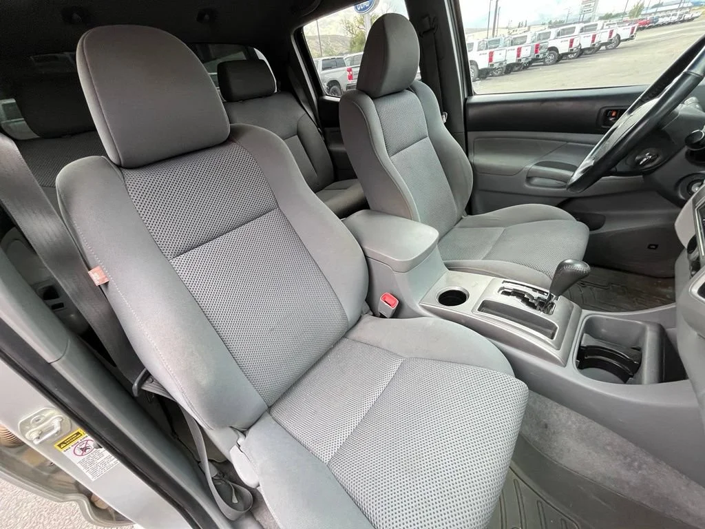 Used 2009 Silver Toyota BASE image 18