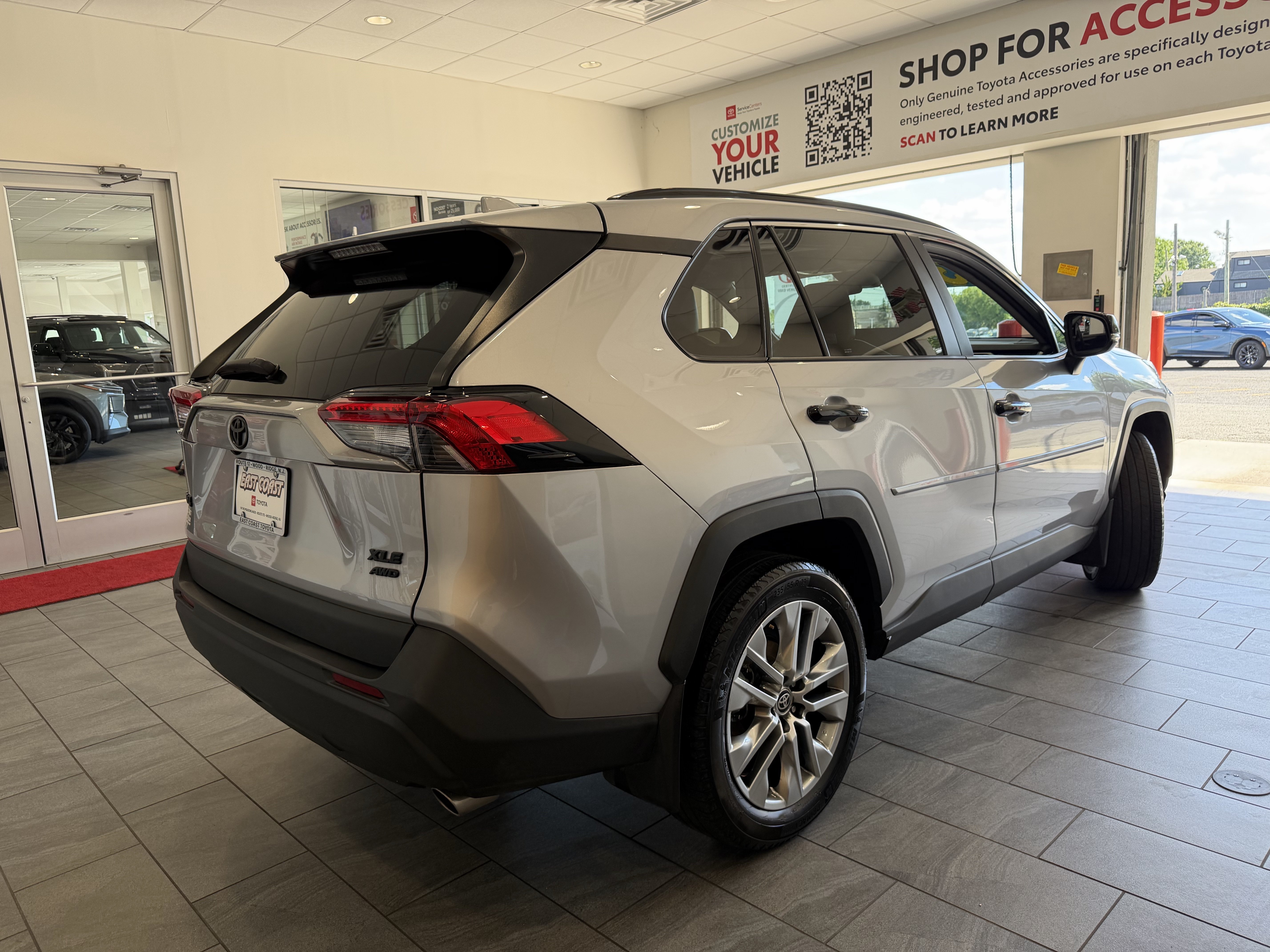 Used 2023 Silver Toyota XLE Premium image 7