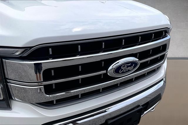 Used 2023 White Ford Lariat image 27