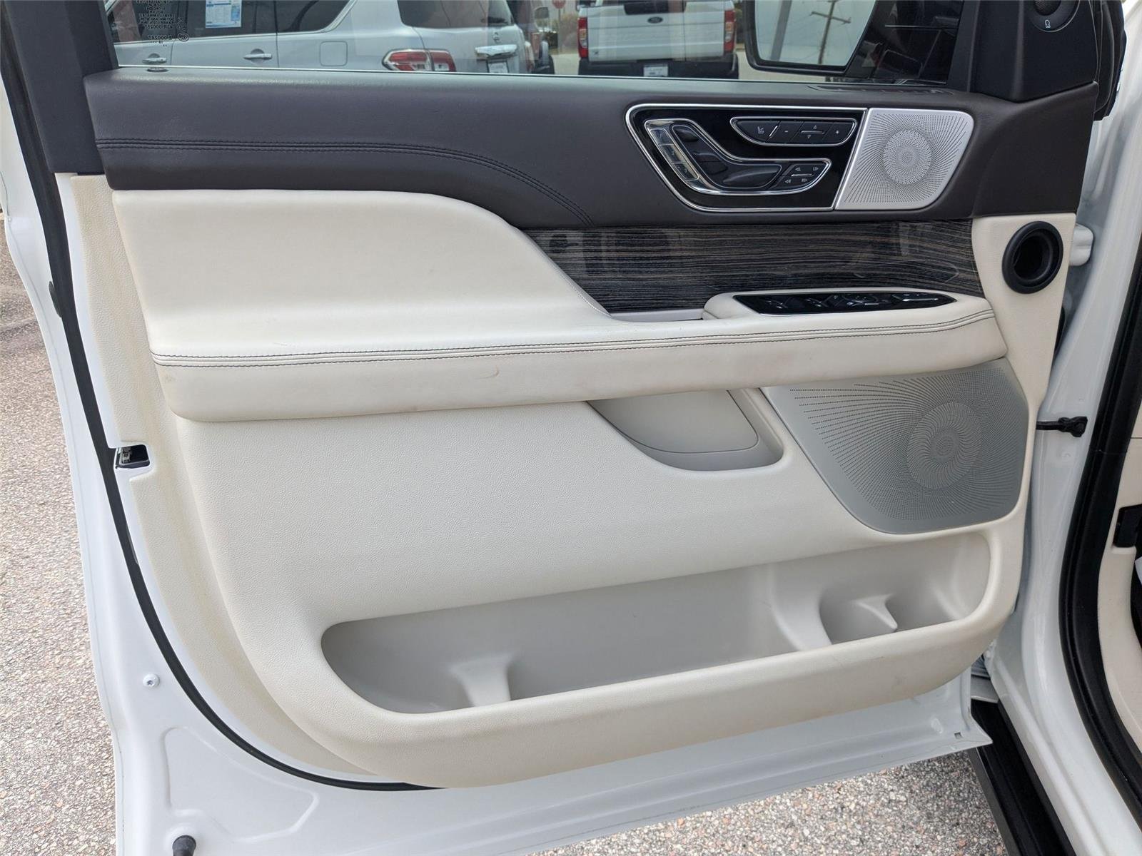 Used 2020 Pristine White Lincoln Black Label image 11