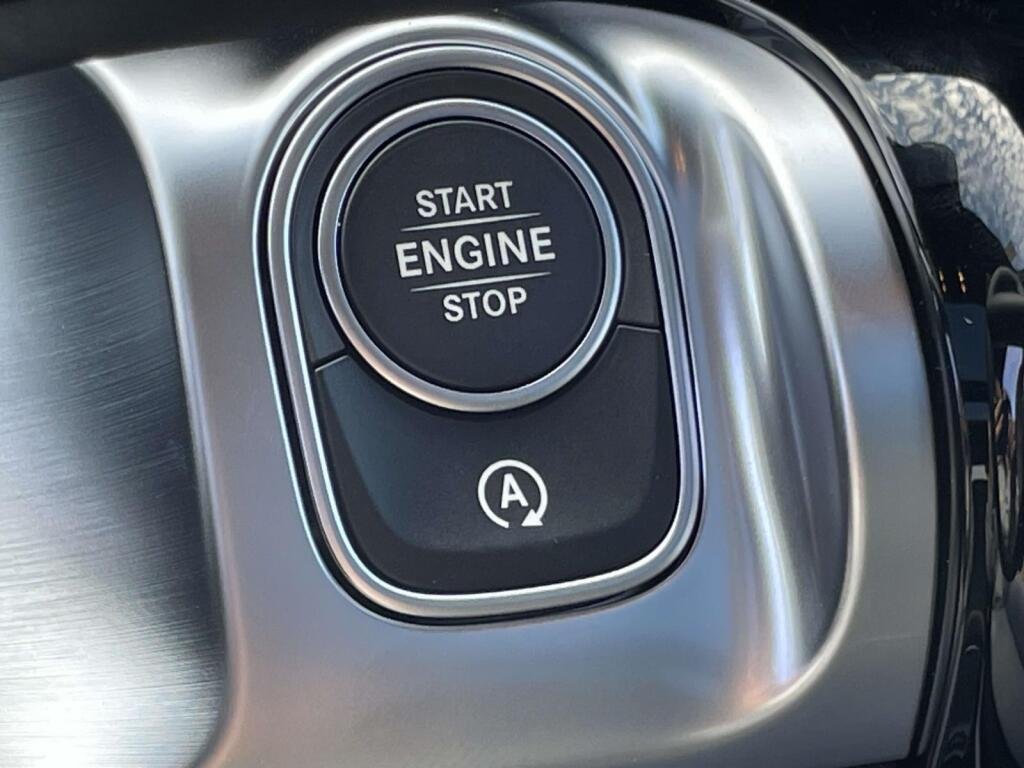 New 2026 Polar White Mercedes-Benz GLB 250 image 35