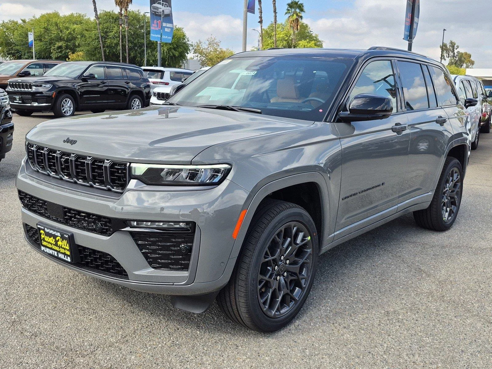 New 2027 Sting-Gray Clear-Coat Paint Jeep Summit image 3
