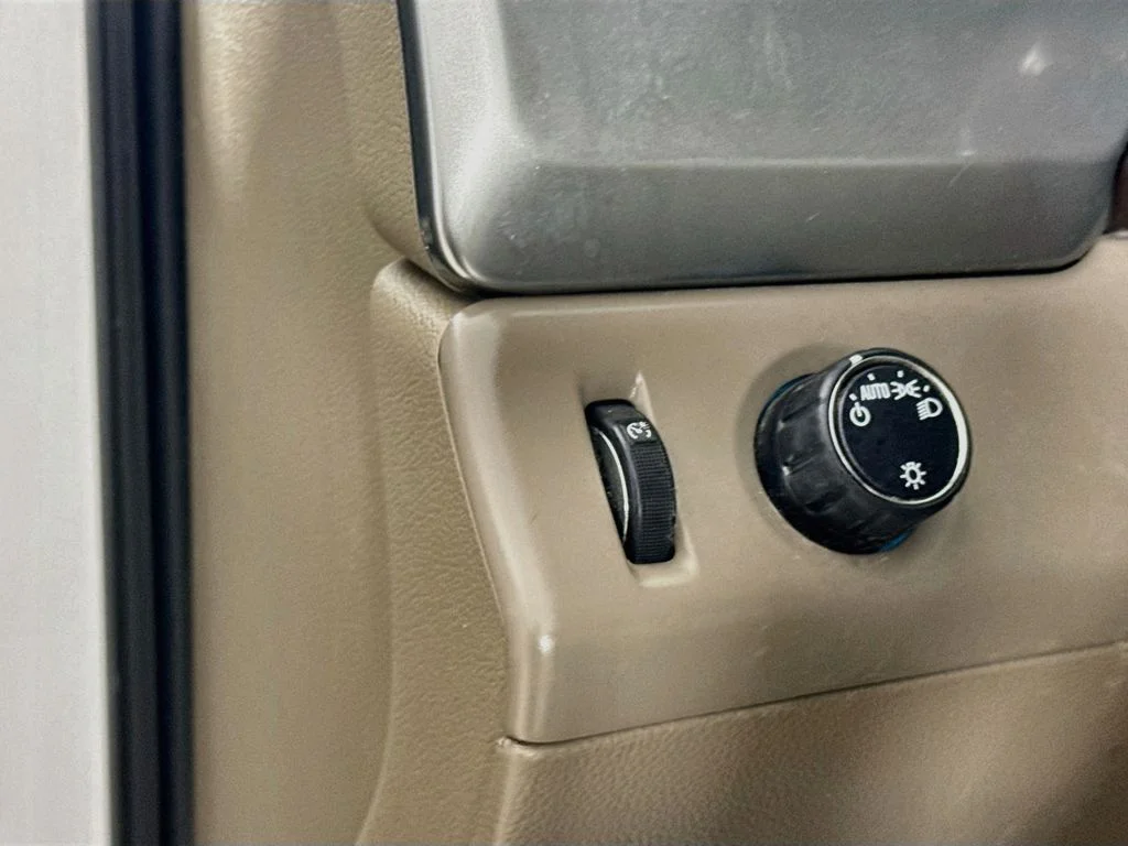 Used 2018 Iridescent Pearl Tricoat Chevrolet LT image 12
