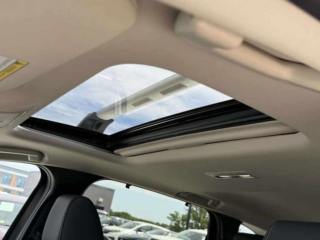 Used 2024 White Mazda Preferred image 4