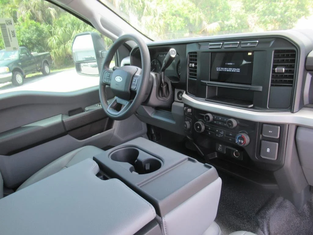 2024 Ford F-350 Super Duty Chassis Cab XL - Photo 12