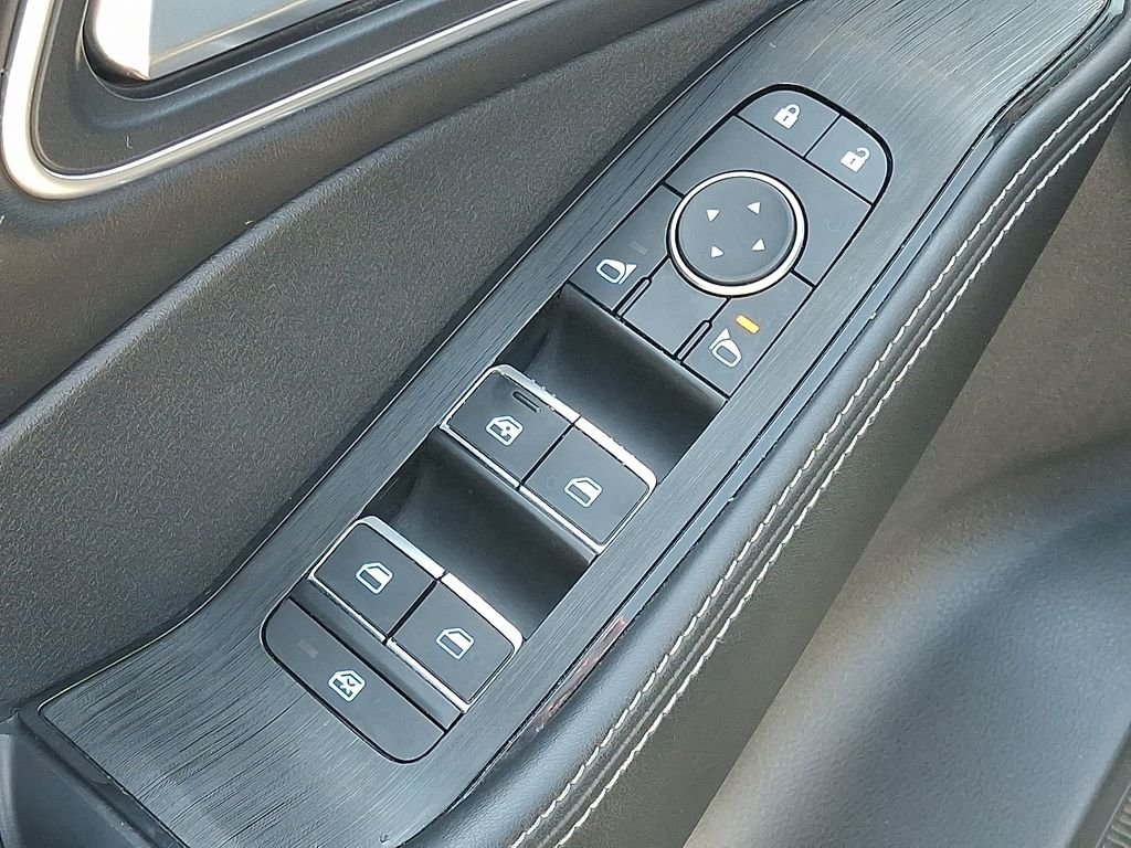 Used 2023 Black Nissan Platinum image 14