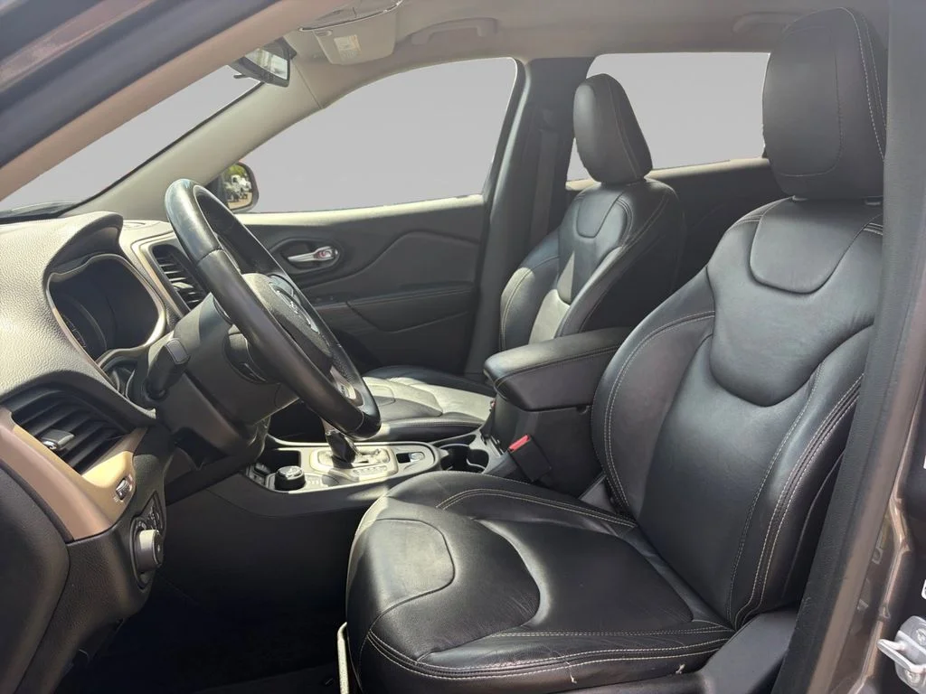 Used 2015 Gray Jeep Latitude image 10