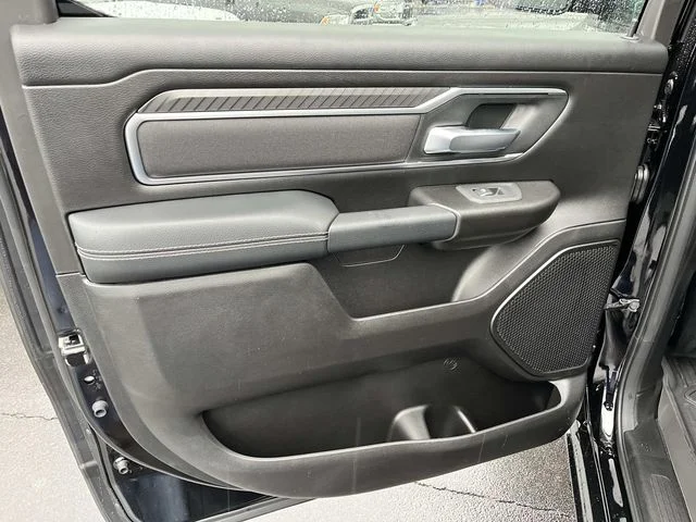 New 2026 Diamond Black Crystal Pearl-Coat Exterior Paint RAM Big Horn/Lone Star image 16