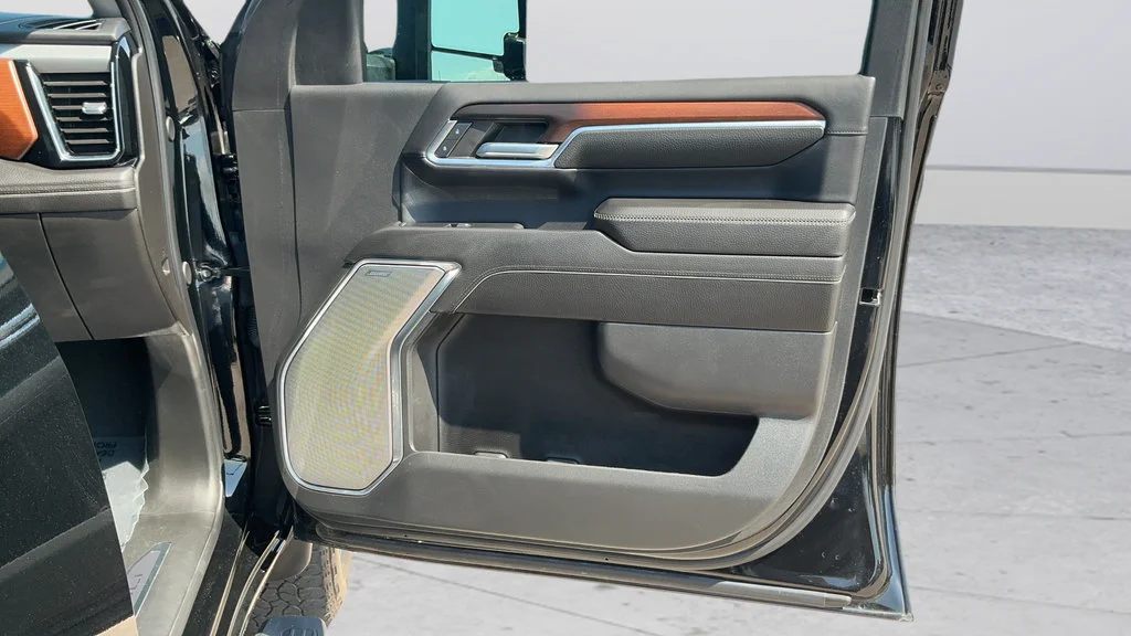 Used 2024 Onyx Black GMC Denali image 23