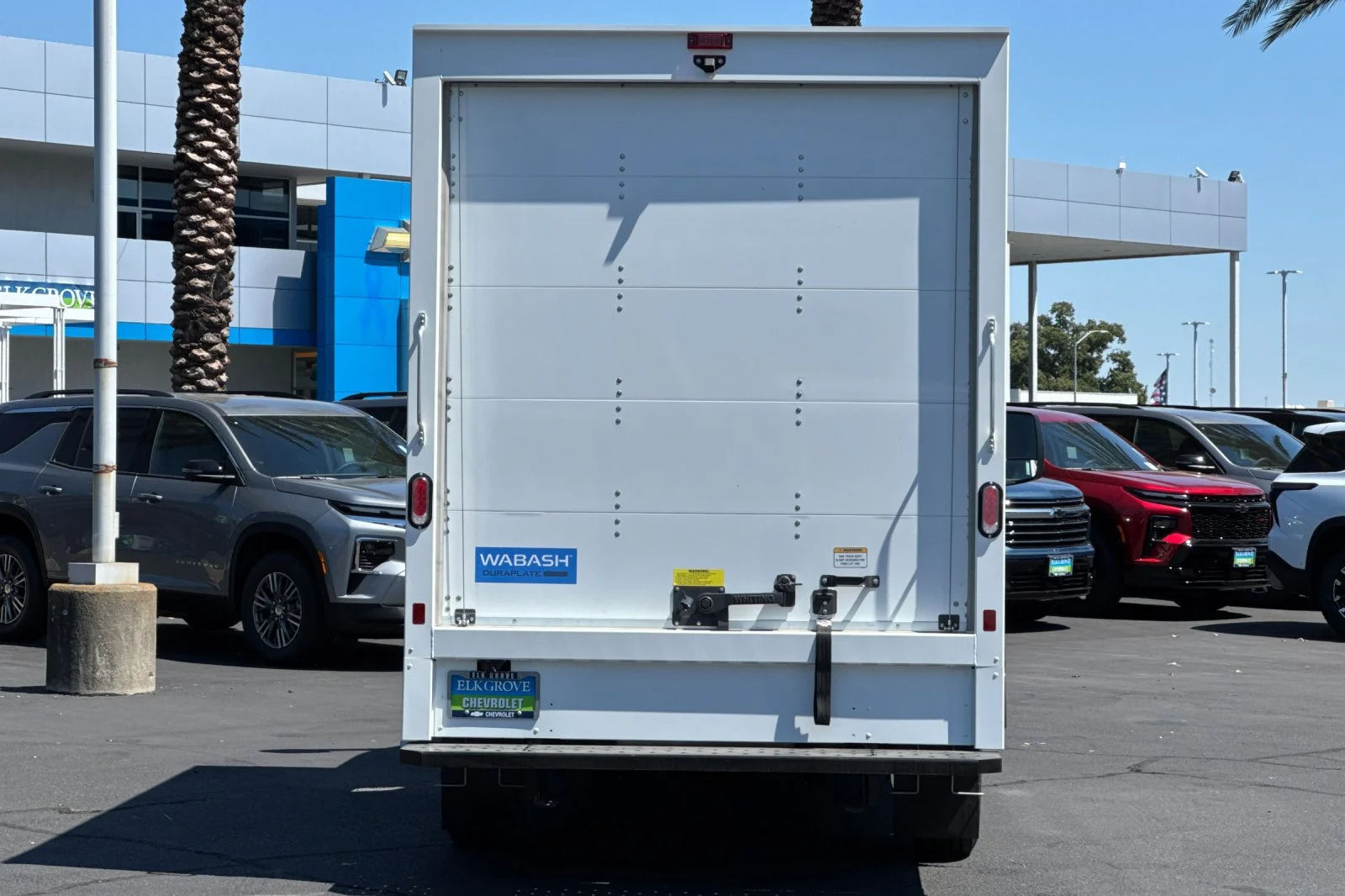 2026 Chevrolet Express Cutaway 3500 1WT view 4