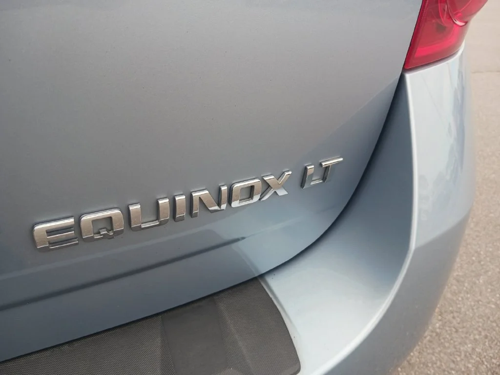 Used 2015 SILVER TOPAZ METALLIC Chevrolet LT image 30