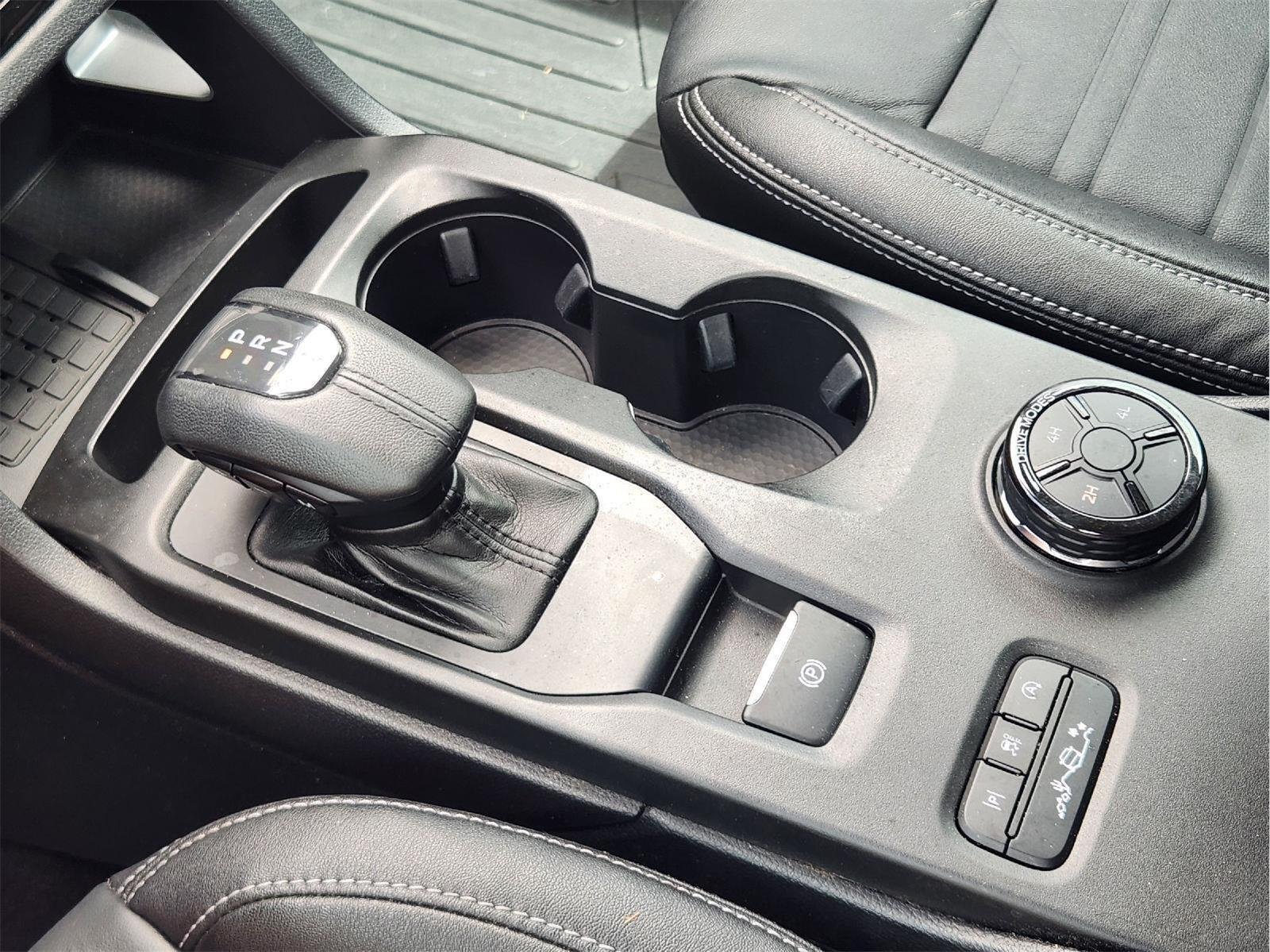 Used 2024 Cactus Gray Ford LARIAT image 19