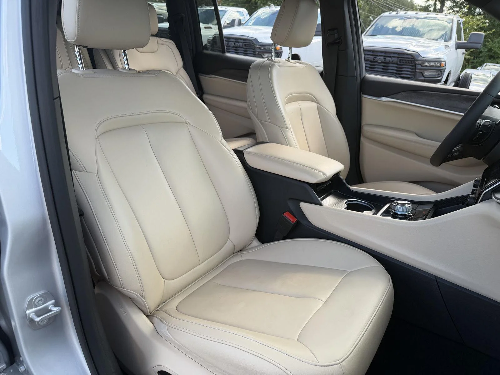Used 2025 Silver Zynith Jeep Limited image 22
