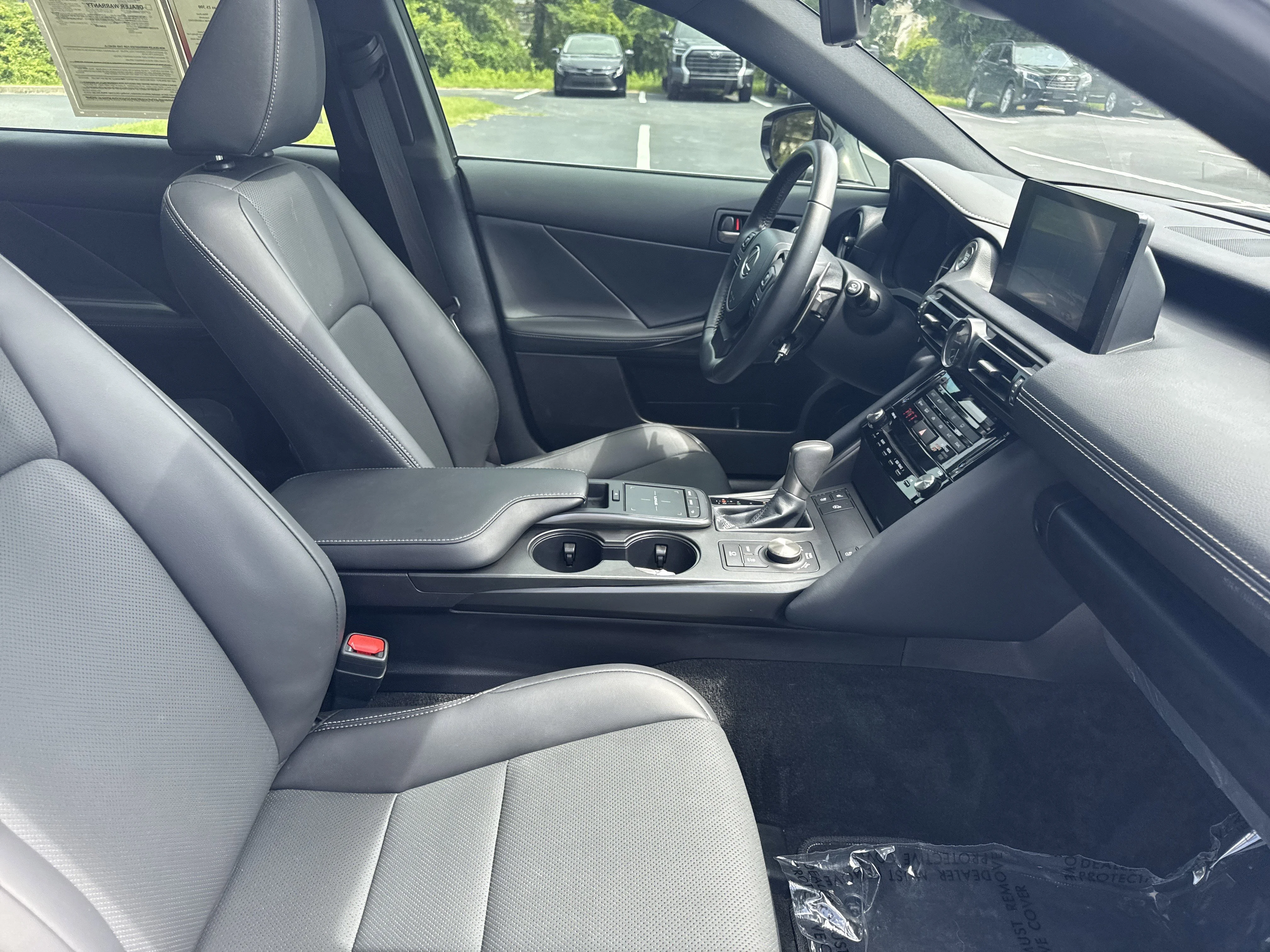 Used 2025 White Pearl Lexus 300 image 37