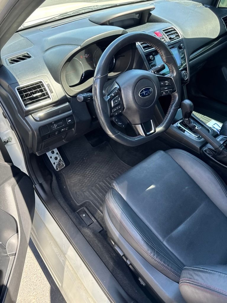 Used 2018 Crystal White Pearl Subaru Limited image 9