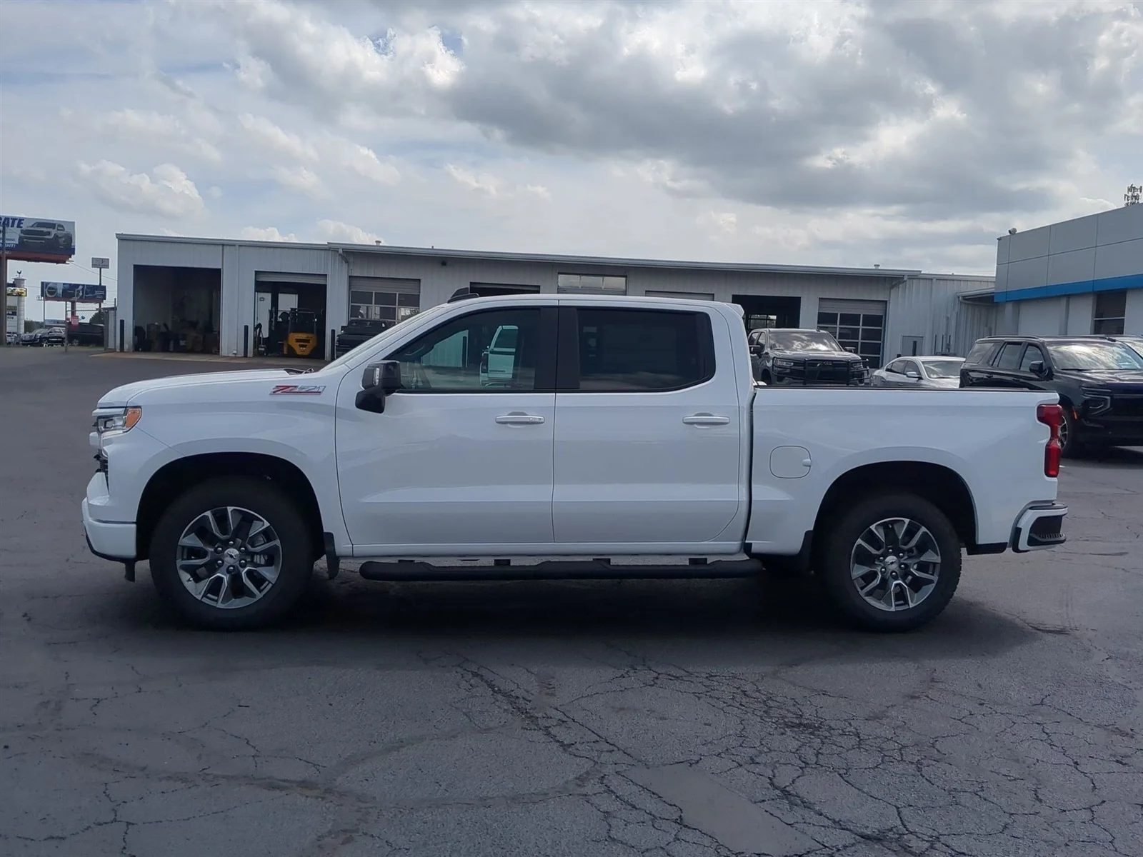New 2026 Summit White Chevrolet RST image 5