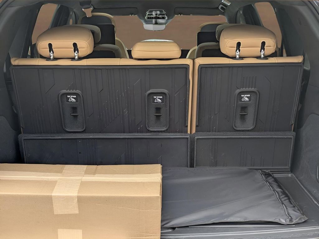 New 2026 Luna Metallic Cadillac Premium Sport image 6