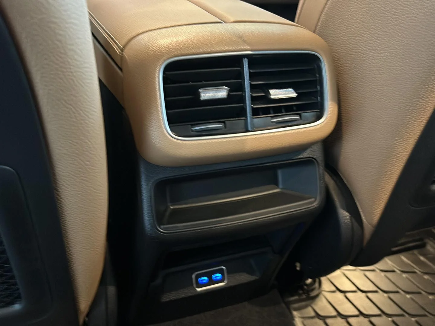 Used 2025 Silver Mercedes-Benz 4MATIC® image 23