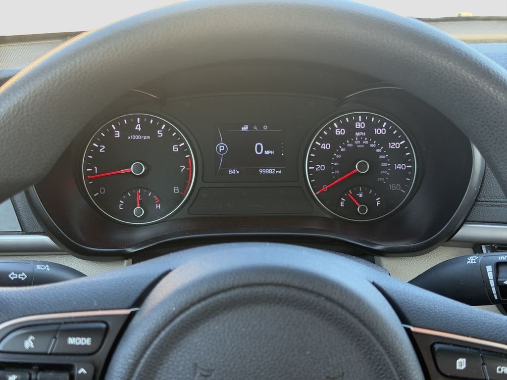 Used 2016 White Kia LX image 11