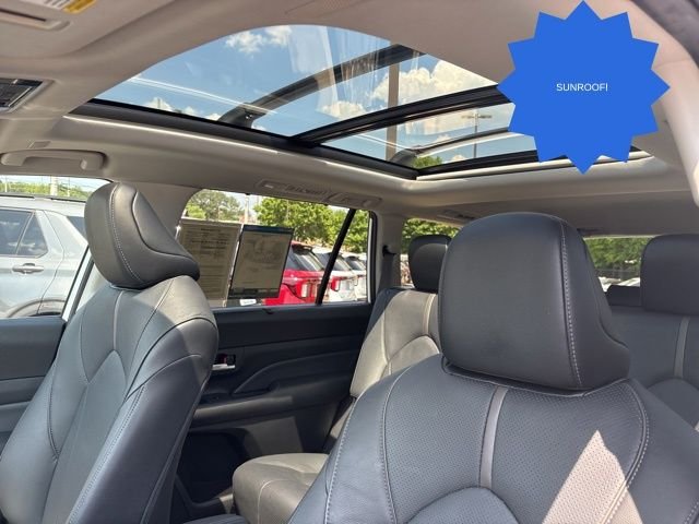 Used 2025 Wind Chill Pearl Toyota Platinum image 33