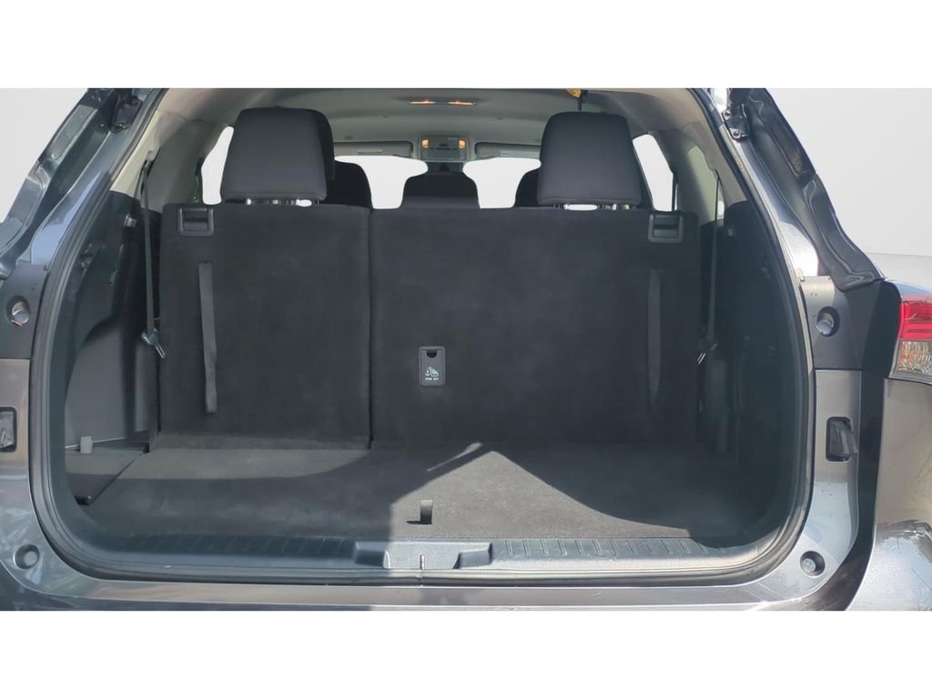 2024 Toyota Highlander LE - Photo 9