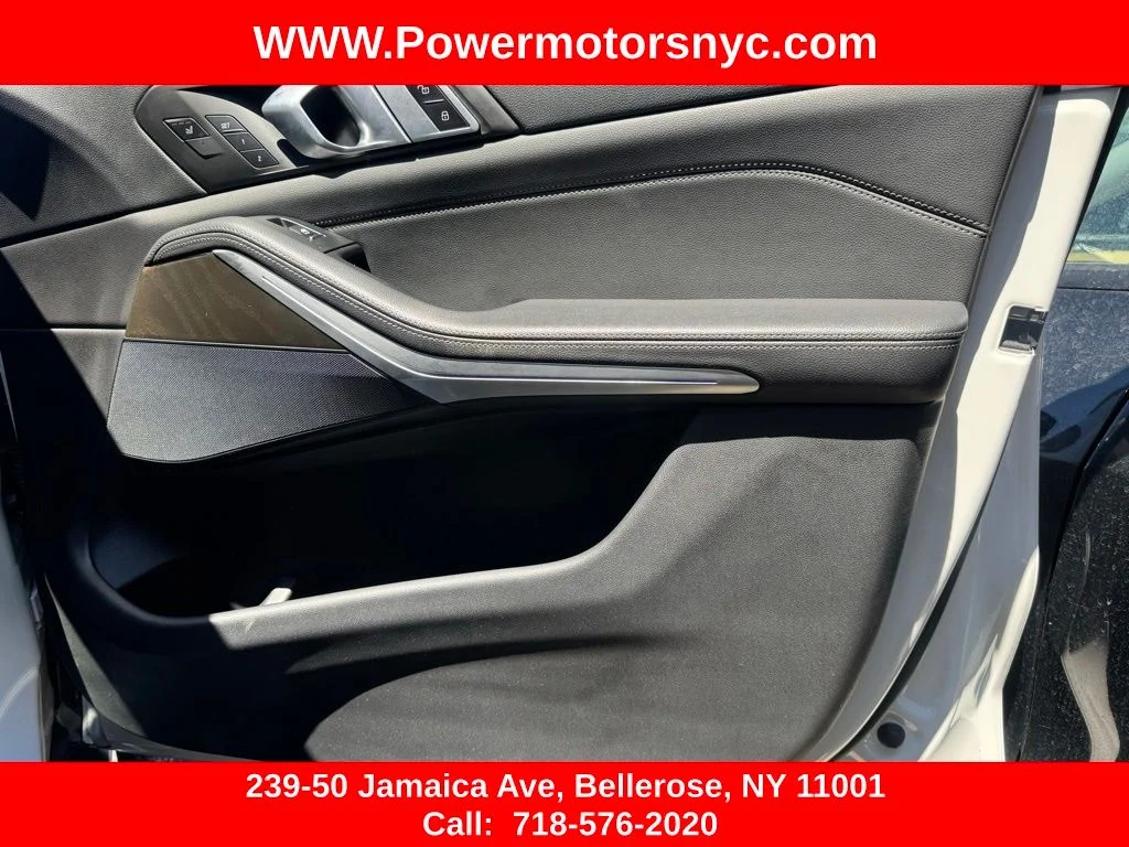 Used 2022 White BMW sDrive40i image 31